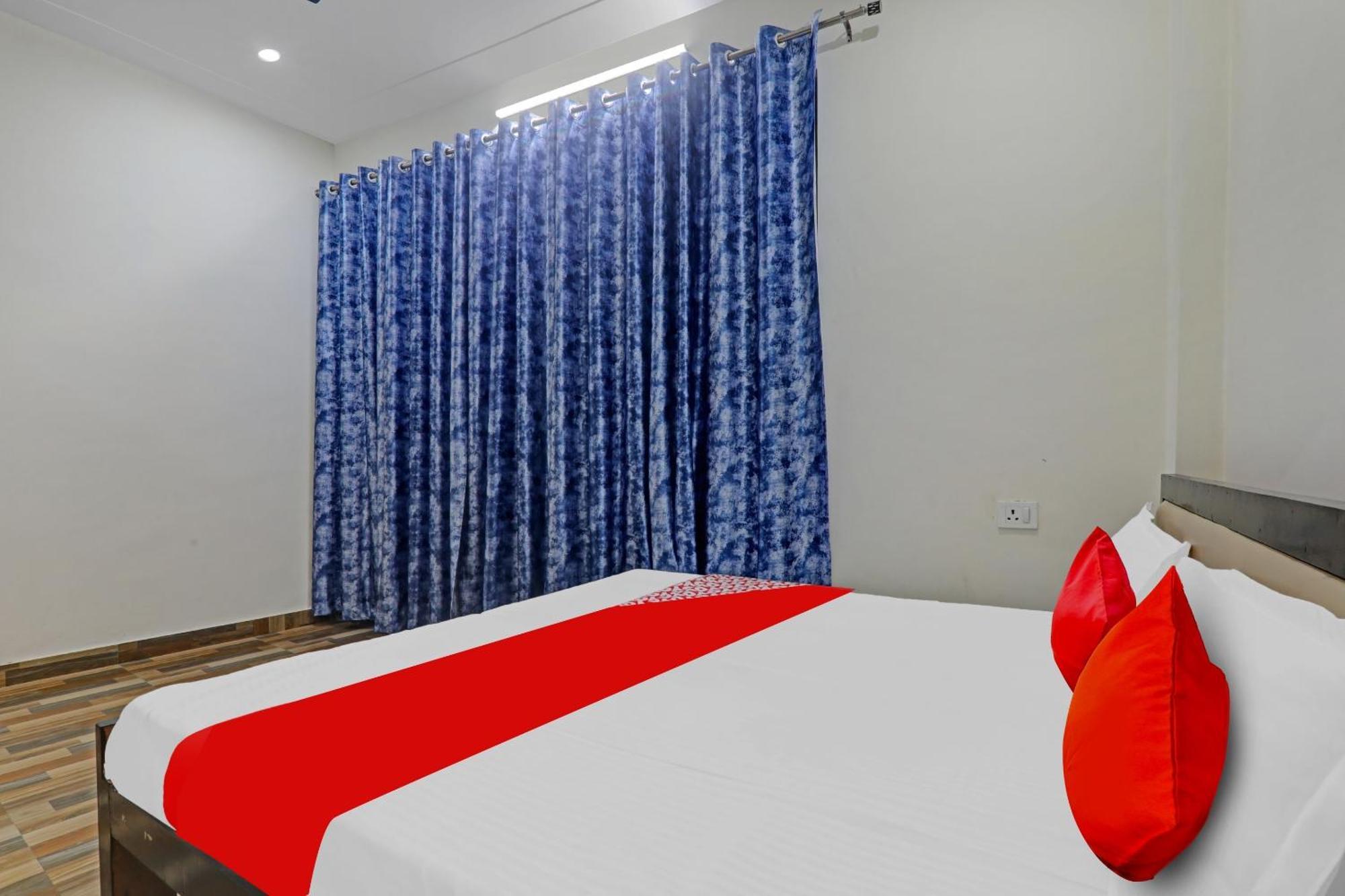 Hotel O R K Hotels Lakhnaú Exteriér fotografie