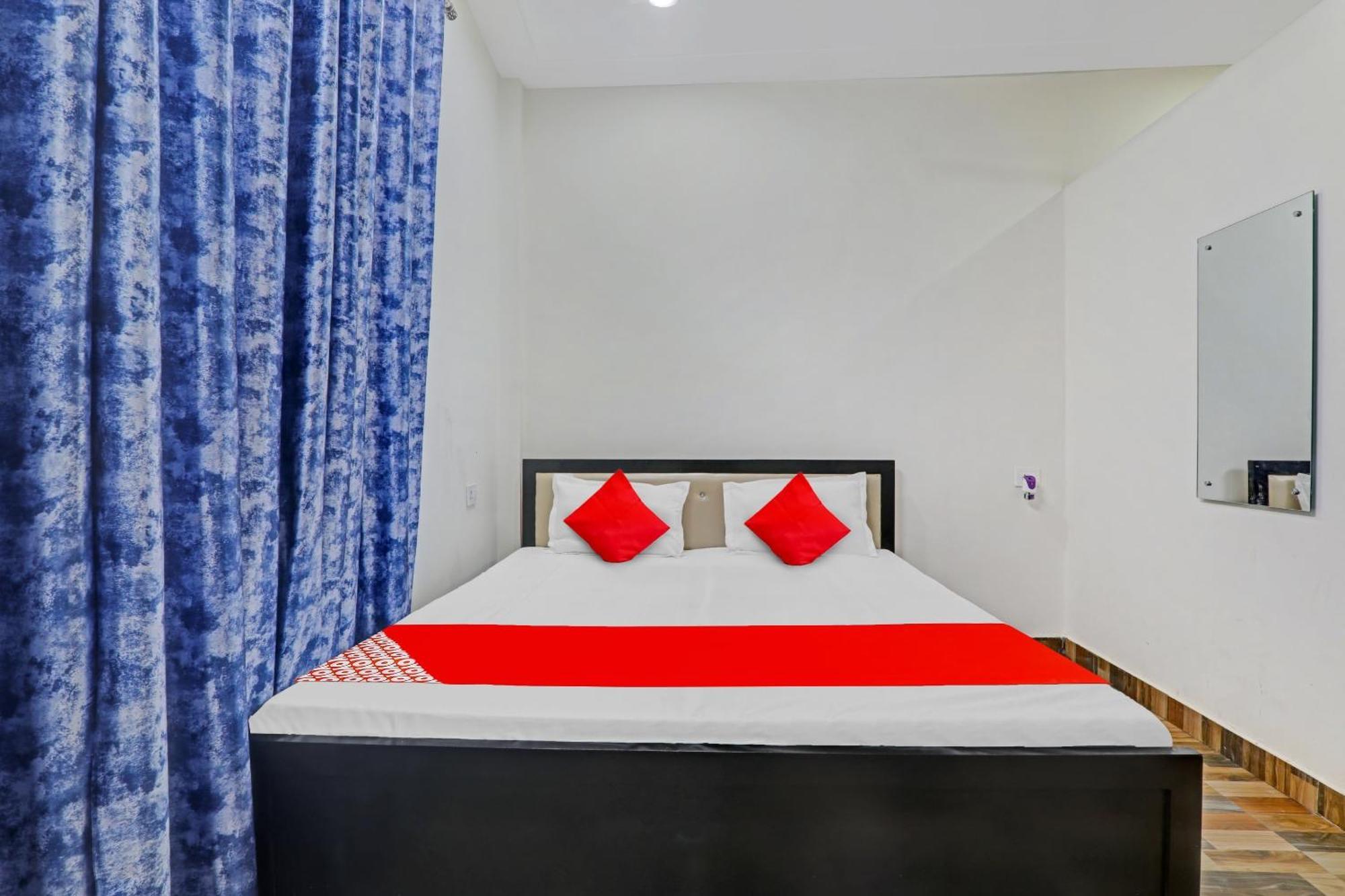 Hotel O R K Hotels Lakhnaú Exteriér fotografie